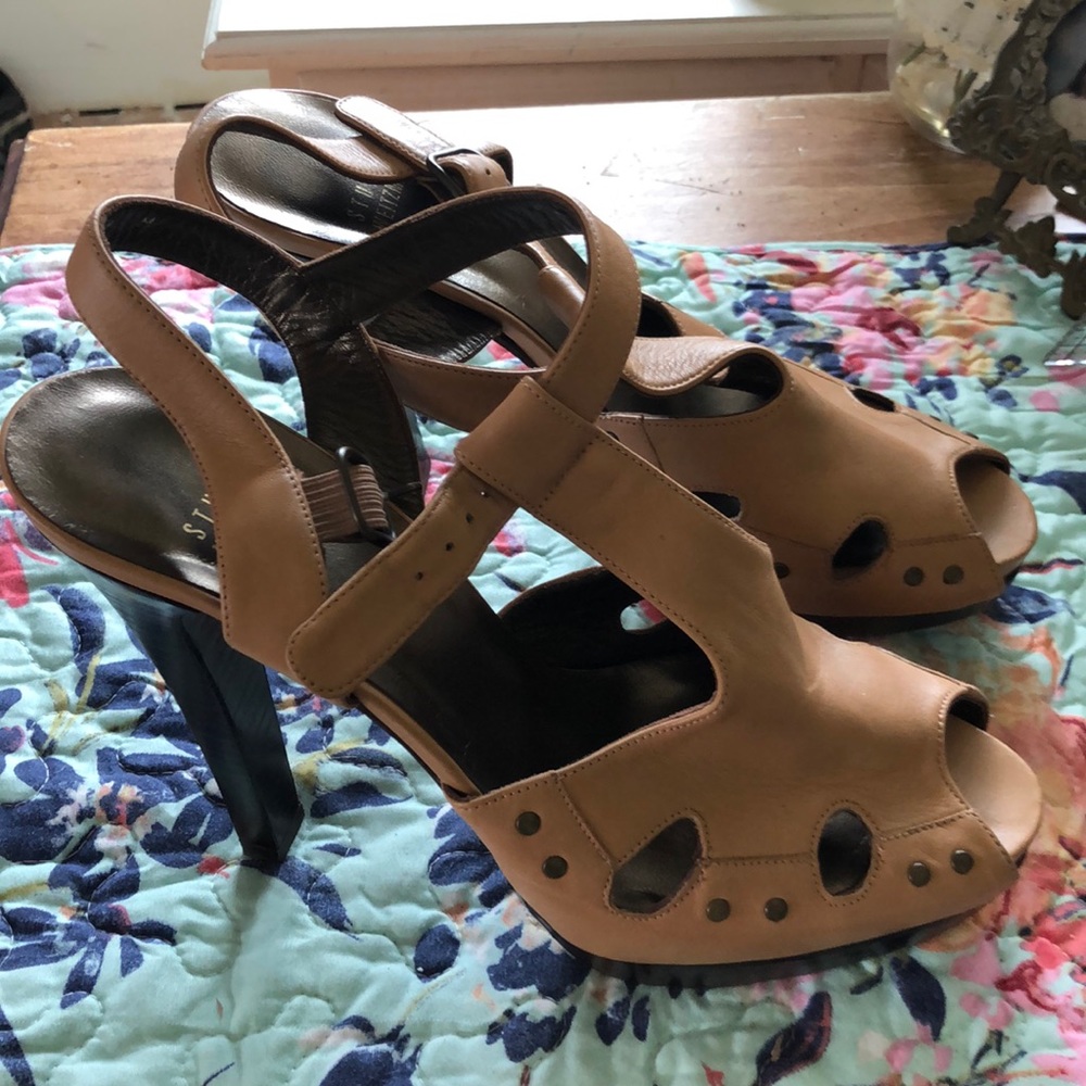 Stuart Weizmann Strappy Stud Peeptoe Heel 6 W